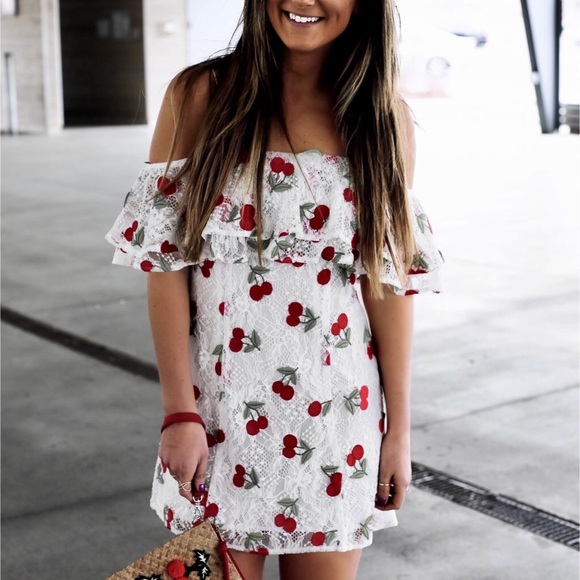 Show Me Your MuMu Dresses & Skirts - NWT Show Me Your Mumu Ruffle Off Shoulder Dress